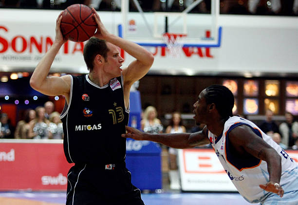 牢掌握在他 牢掌握在他